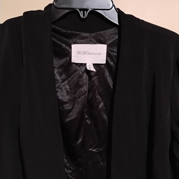 BCBGeneration Size Of Small Elegant Black Blazer With Shoulder Pads - Picture 2 of 7